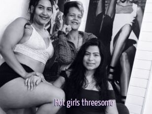 Hot_girls_threesome