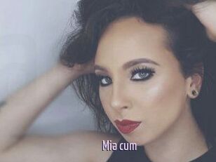 Mia_cum