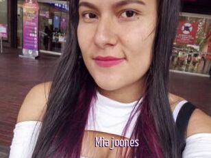 Mia_joones